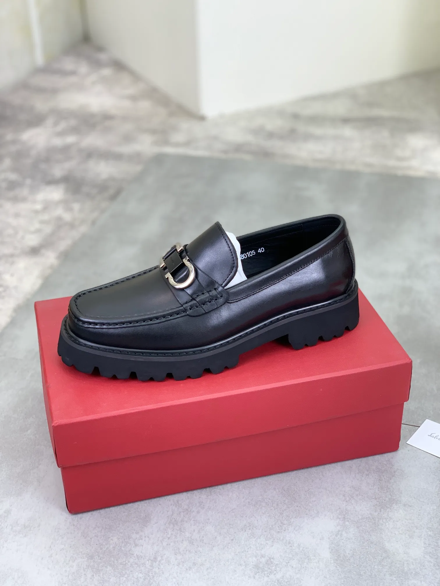 Men's Men's Shoes 💰P460💰[New Style] Water-dyed Niuli 🆘[Salvatore Ferragamo] Ferragamo's latest casual business leather shoes for men! Available at counters simultaneously! The fabric is made of specially imported original calfskin, the lining is made of imported water-dyed cowhide, and the original lightweight foam outsole is absolutely luxurious and leads the fashion trend. Matching code: 38-45; 4️⃣ colors available